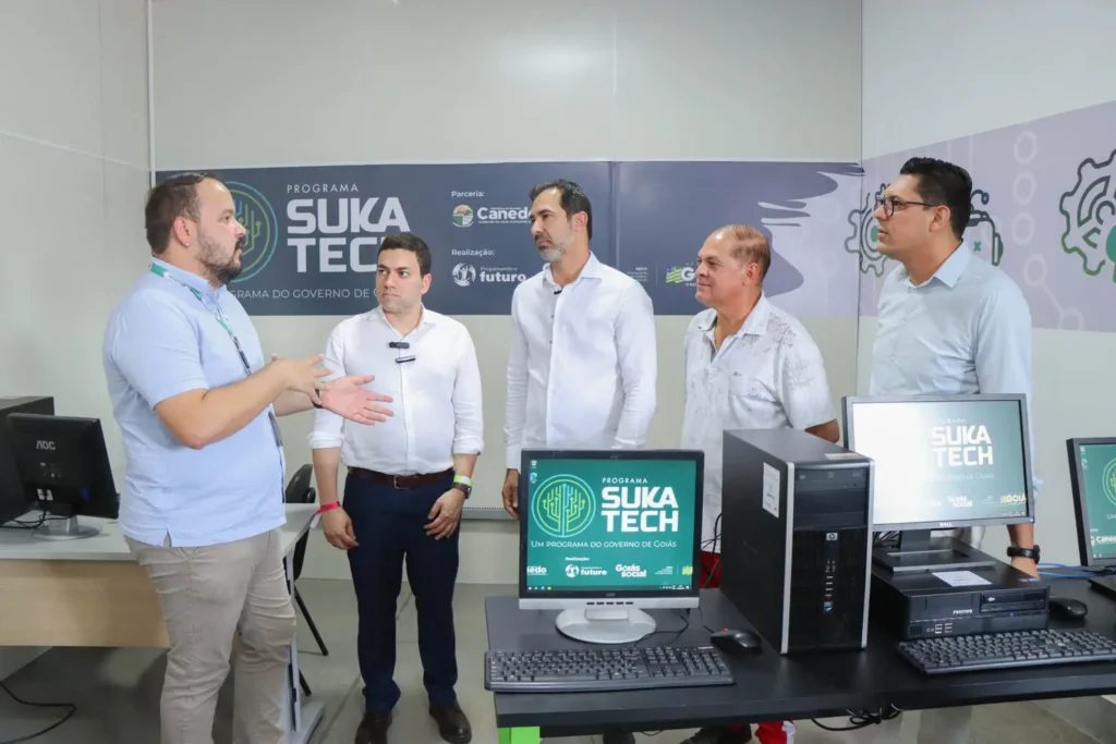 Além de democratizar o acesso da população à tecnologia, o local também é ponto de coleta para descarte de eletrônicos | Foto: Divulgação/Secom Senador Canedo