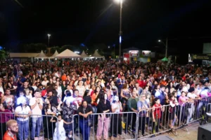 Evento uniu as sete paróquias da cidade, com missa celebrada por Dom João Justino e show com Diego Fernandes | Foto: Divulgação/Secom Senador Canedo