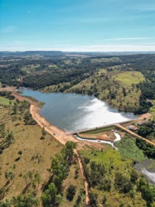 Localizada estrategicamente na zona rural, a Haras 2 ostenta uma capacidade impressionante de armazenamento, totalizando 458 milhões de litros de água bruta | Foto: Divulgação/Secom Senador Canedo