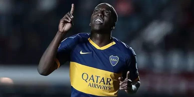 O jogador tem passagem pelo Boca Juniors, da Argentina, essa não é a primeira vez que ele atua no futebol brasileiro, ele também já defendeu as cores do RB Bragantino | Foto: Divulgação/Boca Juniors