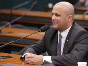 Vitor Hugo também endossou Fred Rodrigues, recém anunciado como pré-candidato a prefeito. | Foto: Câmara