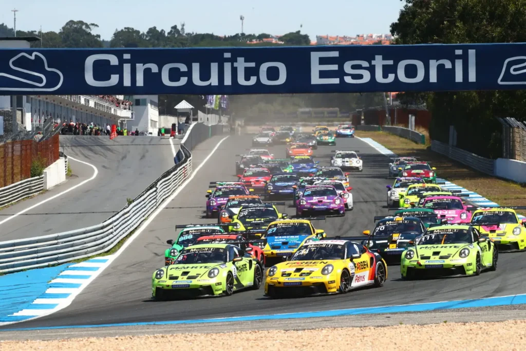 Até esta quarta-feira, 54 pilotos já estavam confirmados nos grids da Carrera Cup e da Sprint Challenge | Foto: Luca Bassani