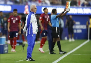Para o treinador, Vini Jr atuou em diversas posições no ataque e o Brasil não teve sucesso | Foto: Rafael Ribeiro/CBF