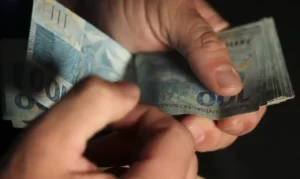 No mês de abril, o montante retirado foi de R$ 280 milhões | Foto: José Cruz/ABr