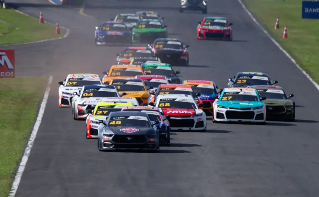 É a segunda vez que a categoria passa pelo autódromo mineiro | Foto: Luciano Santos/SiGCom