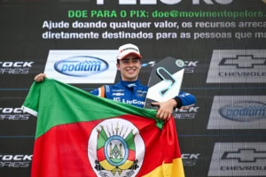 Gaúcho Arthur Gama lidera tabela de pontos de um campeonato bem acirrado | Foto: Duda Bairros/Stock Car