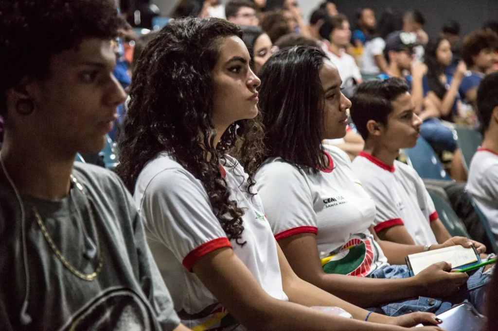 Senadores adiam votação do Novo Ensino Médio
