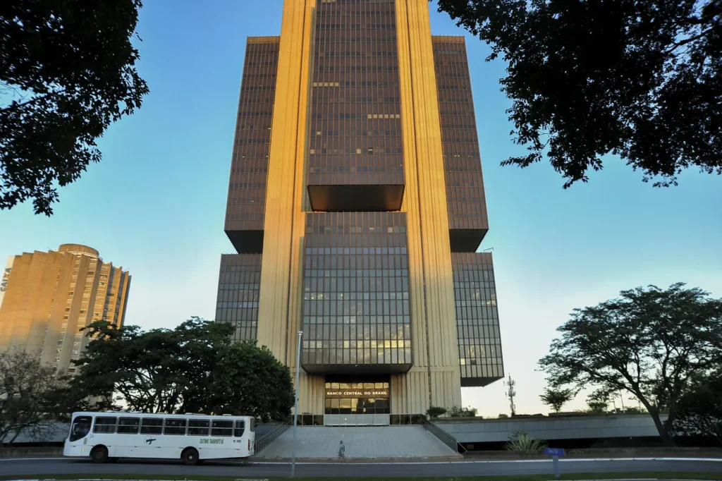 Projeções para inflação e Selic neste ano voltam a subir