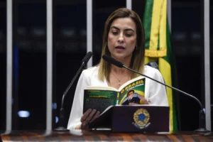 Thronicke dirigiu quatro perguntas e um pedido a Girão, expressando sua expectativa por respostas rápidas