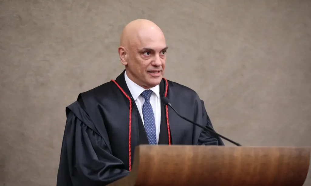 STF vive "momento socialista", diz Moraes em plenário