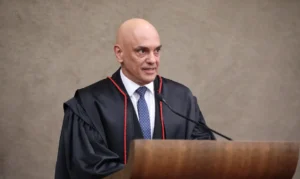 STF vive "momento socialista", diz Moraes em plenário