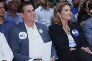 Senador Vanderlan Cardoso e Izaura Cardoso em evento do PSD. (Foto: divulgação)