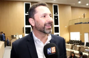 Em seu novo perfil, agora aberto, Vilela lembra que foi "deputado federal por três mandatos" e que é "apaixonado por Aparecida e por minha família" | Foto: Portal NG