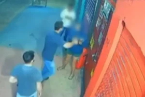 As imagens da agressão mostram o policial e um amigo abordando a mulher na distribuidora de bebidas I Foto: Reprodução/Redes Sociais