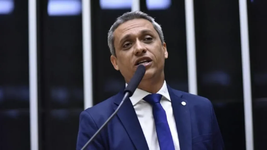 Gayer chama Pacheco de “bunda mole” após decisão do STF