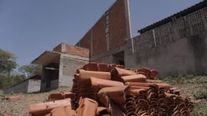 Obras inacabadas do Cmei Bairro Floresta na região noroeste de Goiânia prejudicam mais de 200 famílias | Foto: Leandro Braz/O HOJE