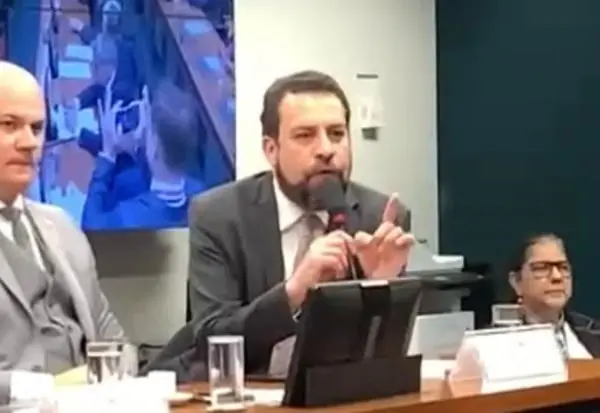 Deputado federal Guilherme Boulos (PSOL) é pré-candidato à prefeitura de São Paulo e conta com apoio de Lula da Silva.