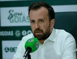 O Goiás já acertou uma contratação do centroavante Edu, de 31 anos, e inclusive ele já está em Goiânia e esteve no Onésio Brasileiro Alvarenga | Foto: