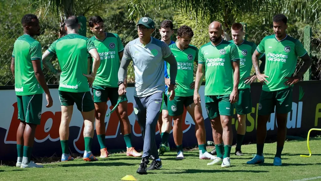 Na próxima quarta-feira (19), o Goiás visitará o Santos na Vila Belmiro. O Peixe vem de quatro derrotas consecutivas na Série B | Foto: Divulgação / Goiás