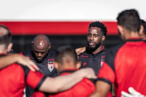 Atlético vai em busca da vitória para sair do Z4 (Foto: Ingryd Oliveira/ACG)