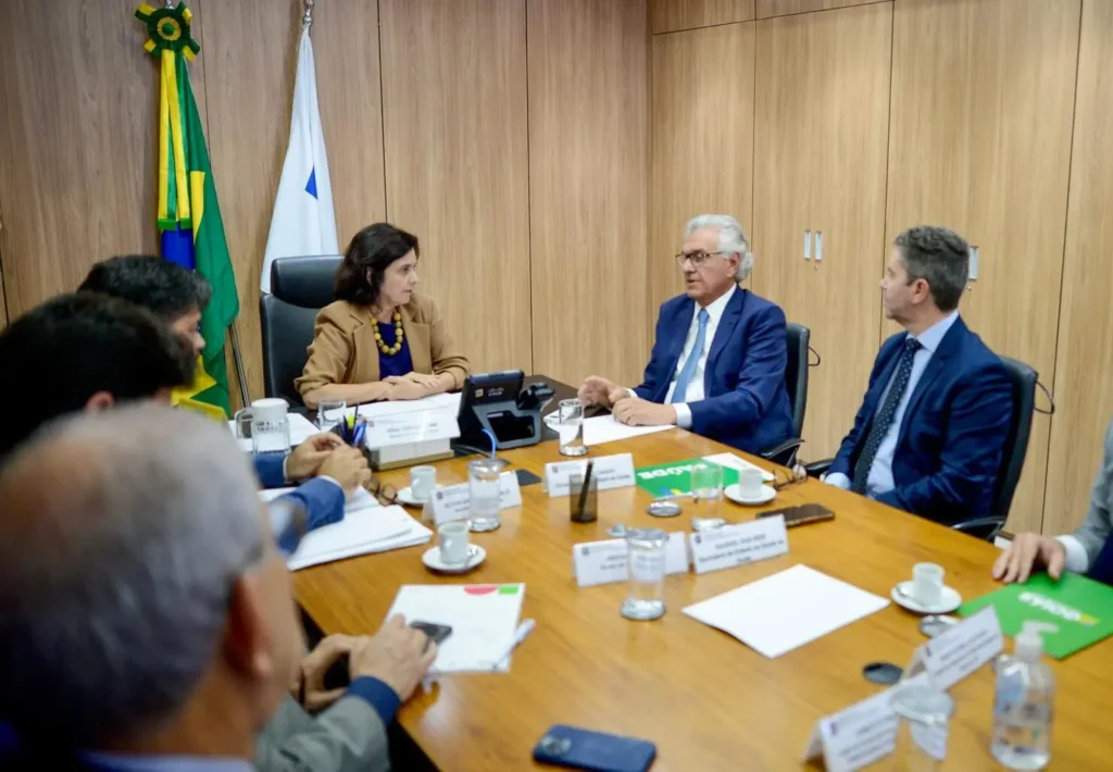 Governador Ronaldo Caiado se reúne com a ministra Nísia Trindade para tratar de repasse de recursos para a saúde, em Goiás | Foto: Lucas Diener
