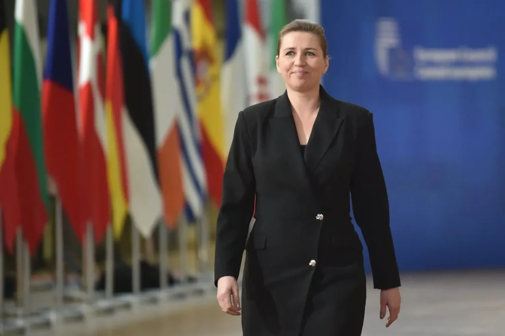 O episódio acontece em um momento crucial para a Dinamarca, que se prepara para as eleições para o Parlamento Europeu, marcadas para este domingo (9) | Foto: Reprodução/X