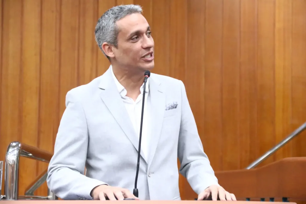Gustavo Gayer visita Câmara Municipal de Goiânia