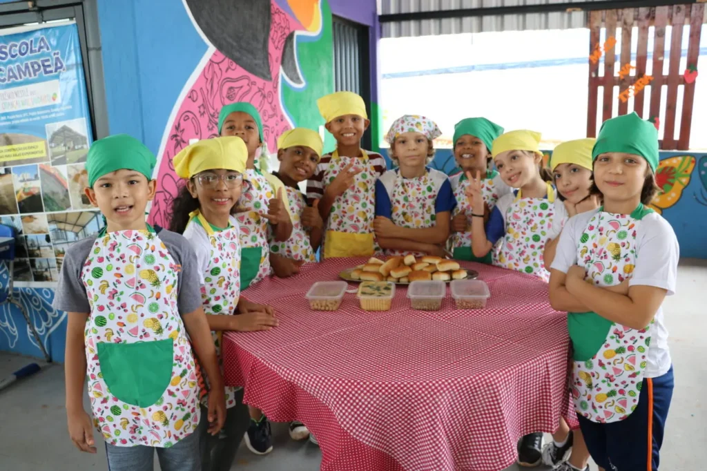Escolas e Cmeis de Goiânia priorizam, neste mês de junho, comidas típicas, como caldos e derivados de milho, nas refeições oferecidas aos alunos da rede municipal | Fotos: SME