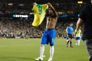 Com gol decisivo de Endrick, Brasil vence o México em amistoso