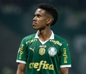 Palmeiras concretiza venda de Estêvão para o Chelsea