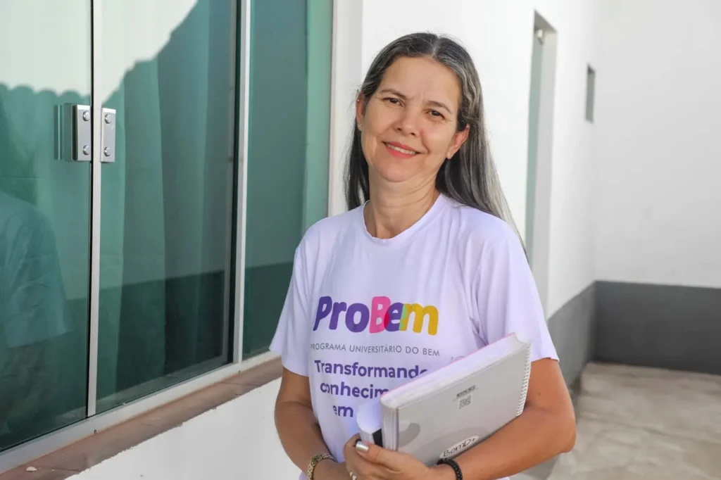 Aos 52 anos, Sandra Rodrigues Martins e Silva realiza o sonho de ingressar no ensino superior no curso de Enfermagem por meio do ProBem. | Foto: Divulgação