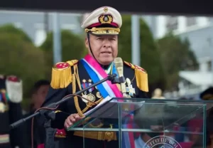 O General Zúñiga comandante geral do Exército Boliviano