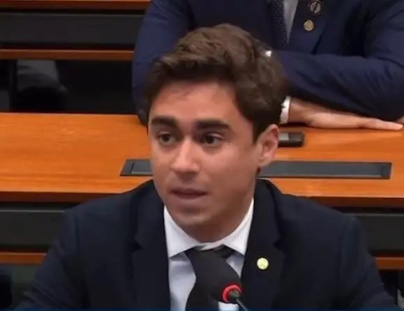 "Bate em mim": Nikolas Ferreira chama Janones para briga