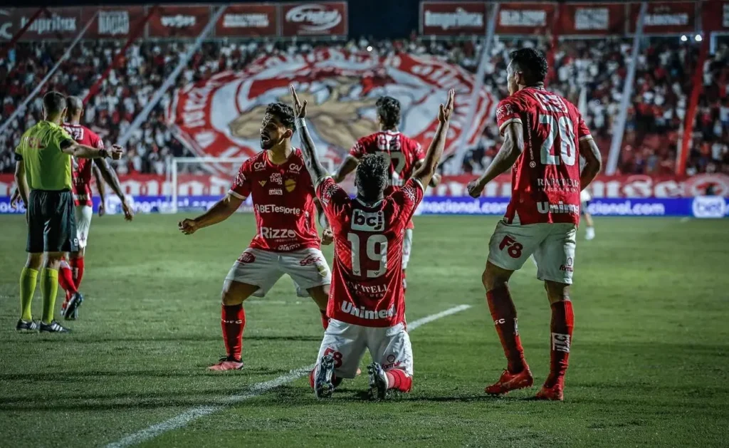 Os ingressos para a partida variam entre R$100 a R$15. (Foto:Roberto Corrêa/ Vila Nova F.C)