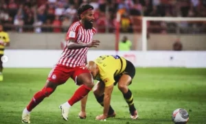 O lateral direito ex-Flamengo e que agora defende o Olympiacos, revelou que a comissão técnica de Dorival Júnior após a final da Conference League | Foto:
