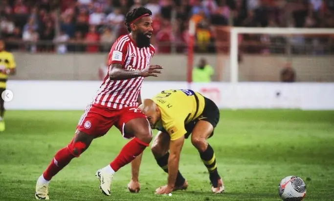 O lateral direito ex-Flamengo e que agora defende o Olympiacos, revelou que a comissão técnica de Dorival Júnior após a final da Conference League | Foto: