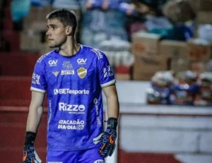 "O Vila Nova vai brigar pelo acesso até o final", diz Dênis Júnior