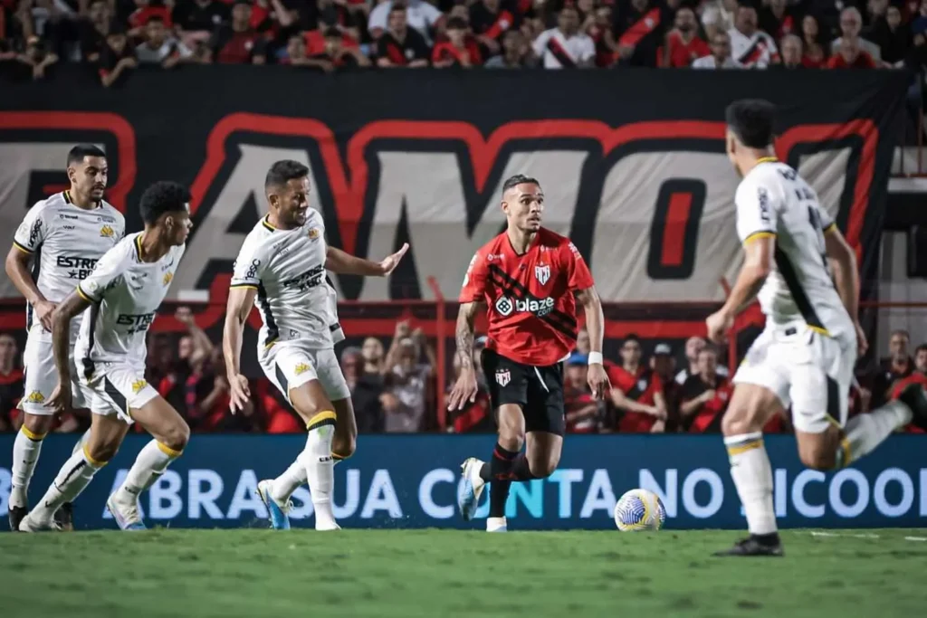 Criciúma virou a partida com o gol de Trauco aos 57 minutos da segunda etapa | Foto: Divulgação / Atlético-GO