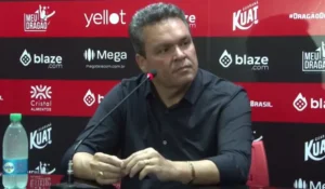 No fim do confronto, o atacante do Criciúma, Allano, saiu sozinho no ataque e sofreu uma falta. Devido a isso, Ronaldo foi expulso | Foto: YouTube / Atlético-GO
