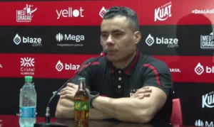 Ao fim da partida, em uma falta, Trauco marcou para o Criciúma e garantiu a vitória | Foto: YouTube / Atlético-GO