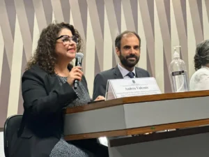 Andréa Vulcanis defende união entre sociedade civil e Poder Público para implementação plena do Código Florestal | Foto: Semad
