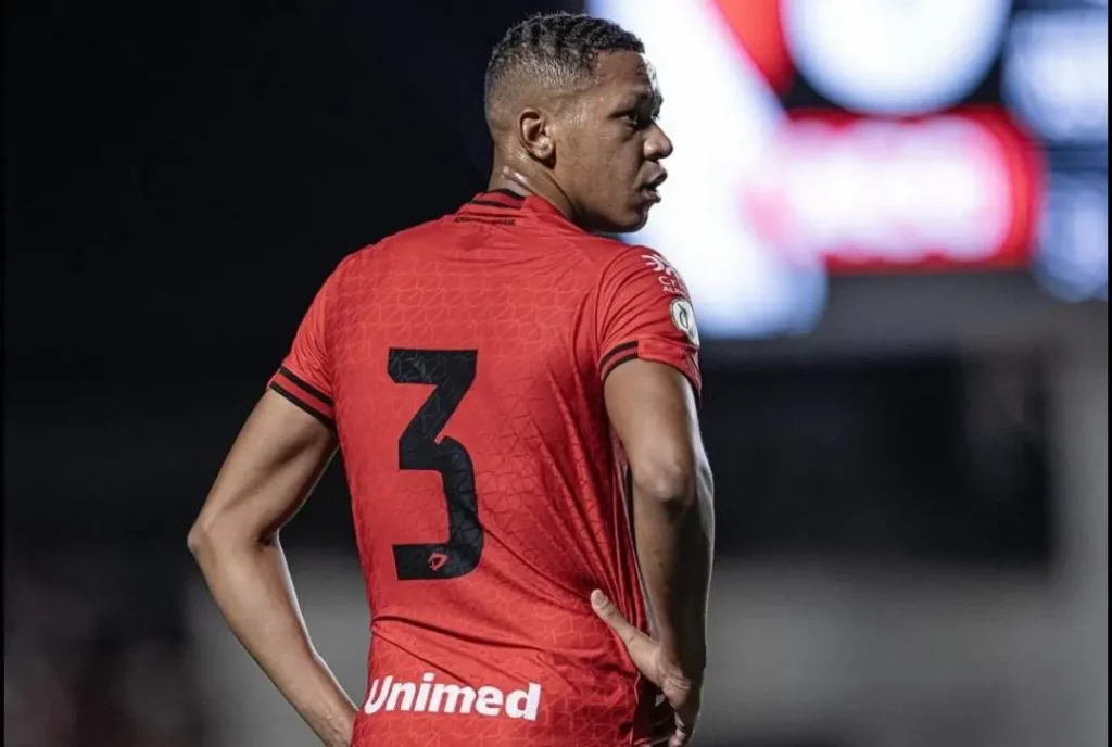 'Está faltando a vitória em casa' afirma Adriano Martins
