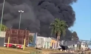 Bombeiros estão no local. Foto: Reprodução/ Instagram