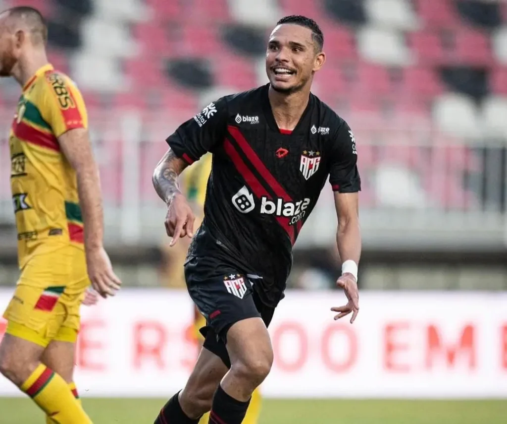 Luiz Fernando se aproxima de recorde histórico no Atlético-GO