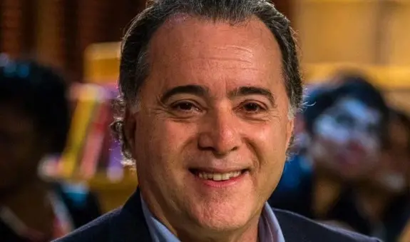 Recuperado das duas cirurgias realizadas na cabeça, o ator Tony Ramos, de 75 anos, retomou as gravações do filme "A Lista". | Foto: Reprodução/Instagram