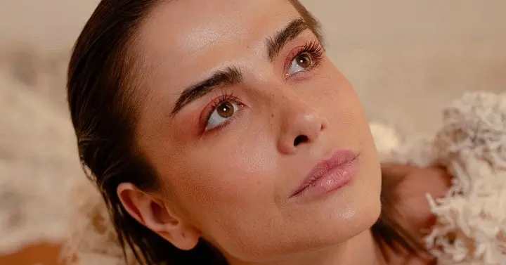 Maria Casadevall contou como está sendo entender a sua sexualidade aos 31 anos, em entrevista à Marie Claire. | Foto: Reprodução/Instagram