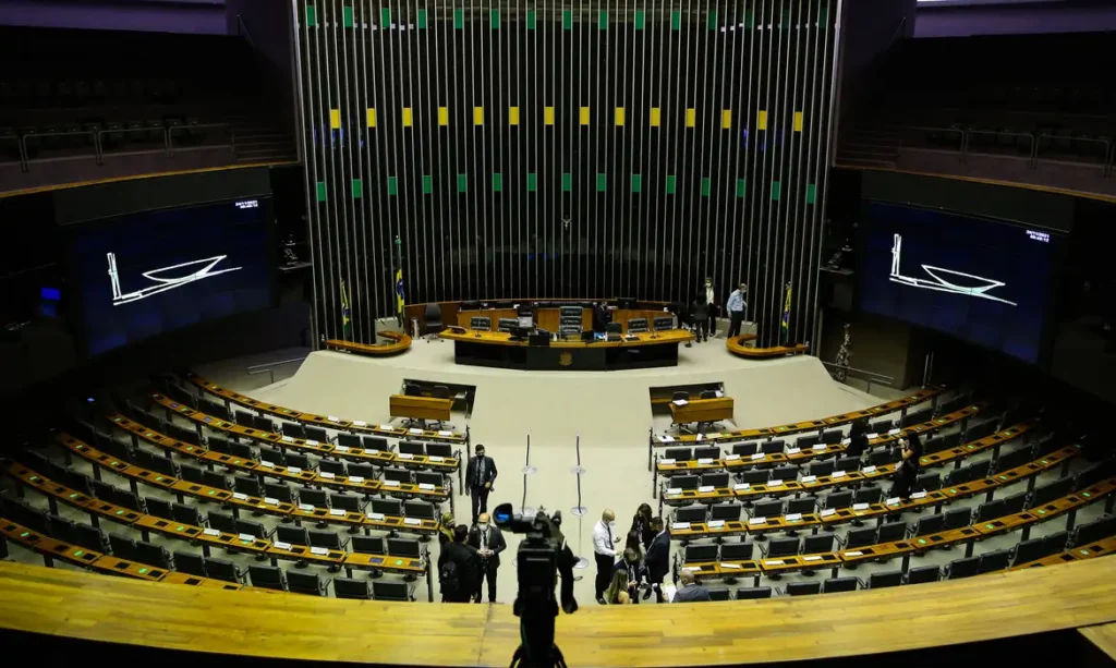 Pena máxima vai de dez a 20 anos para quem fizer o procedimento. | Foto: Agência Brasil