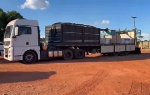 O veículo, que seguia de São Paulo para o Maranhão, foi autuado em cerca de R$ 10 mil e retido na unidade da PRF | Foto: PRF