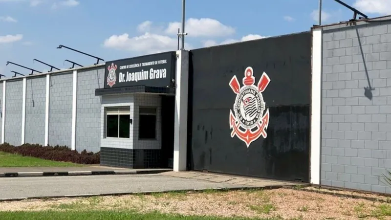 O grupo de integrantes dos Gaviões da Fiel partiram para a sede social do clube após terem invadido o CT Joaquim Grava | Foto: Agência Corinthians