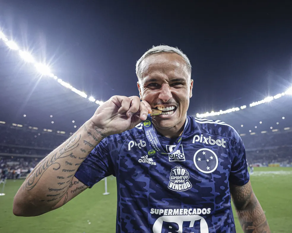 Goiás confirma cotratação de ex-atacante do Cruzeiro